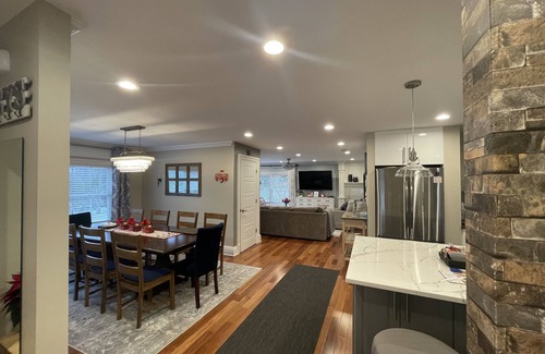 Stroudsburg House | Hummingbird Paradise in Pocono, hot tub,sauna,close to vineyards and ski resort.