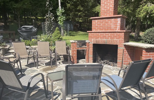 Stroudsburg House | Hummingbird Paradise in Pocono, hot tub,sauna,close to vineyards and ski resort.