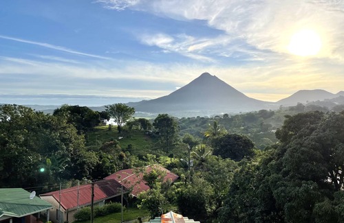 El Millon House | Hummingbird Suite - Spectacular Views of Arenal Volcano and Lake