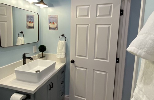 Wrightwood House | Hummingbird Suite
