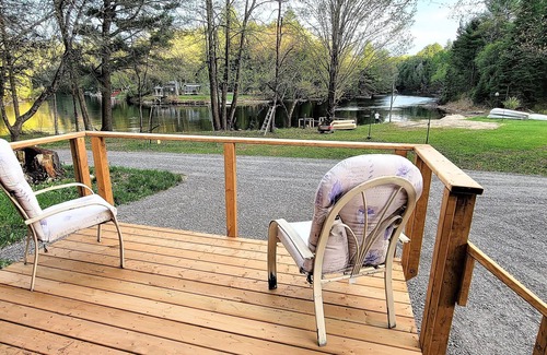 Bracebridge Cottage | Hummingbird - Waterfront Cottage on Muskoka River