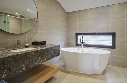 Jeju City Hotel | Hundert Hills