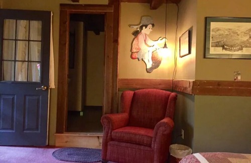 Waterbury Cabin | Hunger Mountain - Grunberg Haus Inn & Cabins