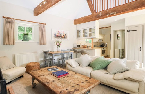 Byworth Cottage | HUNGERS COTTAGE, pet friendly, character holiday cottage in Petworth