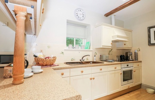 Byworth Cottage | HUNGERS COTTAGE, pet friendly, character holiday cottage in Petworth