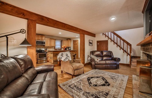 Great Valley Cabin | Hungry Hollow Hideaway - escape to this modern cabin on 15 acres