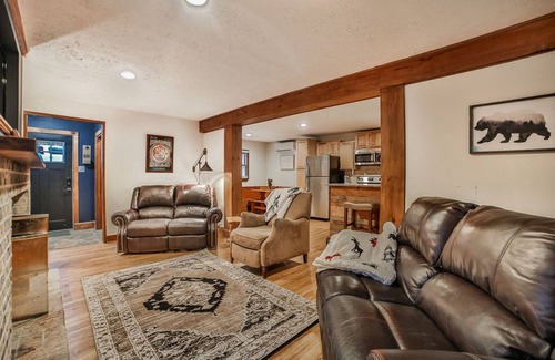 Great Valley Cabin | Hungry Hollow Hideaway - escape to this modern cabin on 15 acres
