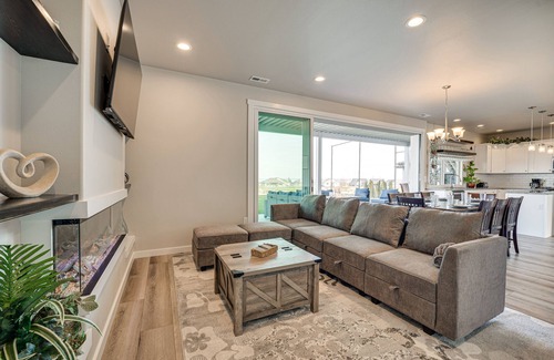 Moses Lake House | Hunt & Hike: Potholes State Park Home Hot Tub