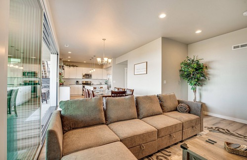 Moses Lake House | Hunt & Hike: Potholes State Park Home Hot Tub