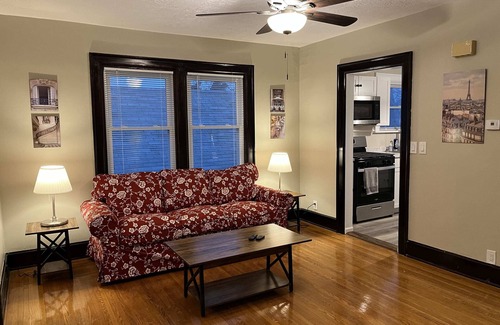 Norwood House | Hunter #2, Private One Bed near Xavier & Downtown