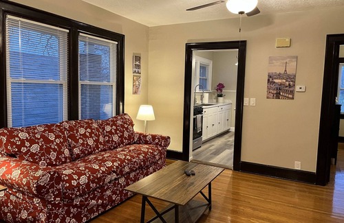 Norwood House | Hunter #2, Private One Bed near Xavier & Downtown