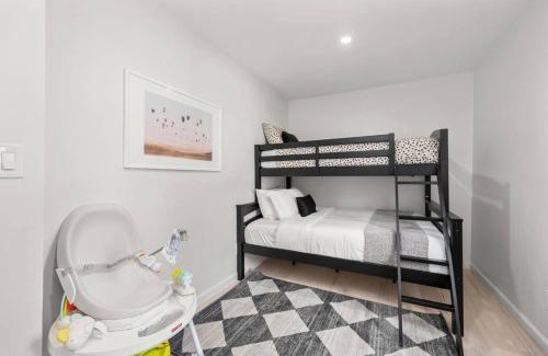 Hunter House | Hunter Bungalow - Luxury Cabin, Kid-Friendly