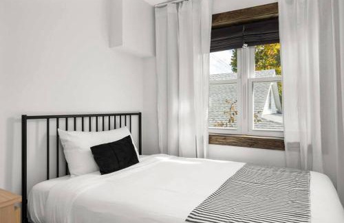 Hunter House | Hunter Bungalow - Luxury Cabin, Kid-Friendly