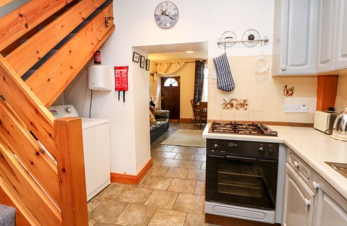 Haltwhistle Cottage | HUNTER COTTAGE, pet friendly, with a garden in Haltwhistle