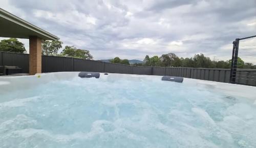 Hunter Valley House | Hunter Explorer - Games Room & Outdoor Spa