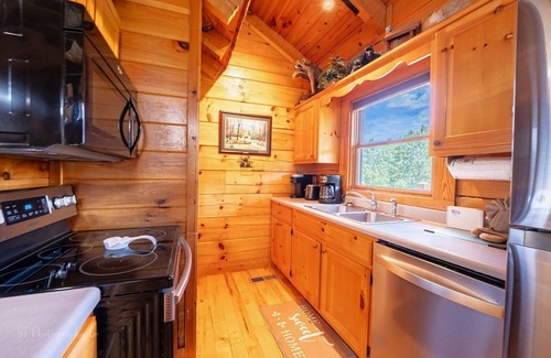 Wears Valley Cabin | Hunter Jack's - 2 Br cabin by RedAwning