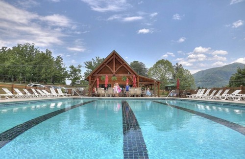 Wears Valley Cabin | Hunter Jack's - 2 Br cabin by RedAwning