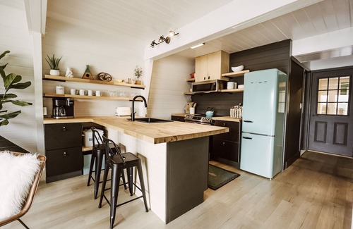 Hunter Cabin | Hunter Lakefront House: Ski, Swim, Boat, Fish, Hike, Fire pit & Dog Friendly