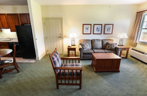 Hunter Condo | Hunter Mountain 1BR | Jacuzzi & Fireplace