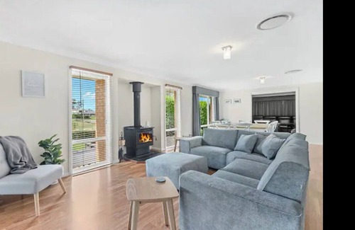Millfield House | Hunter Retreat with Cinema / Games / Fireplace