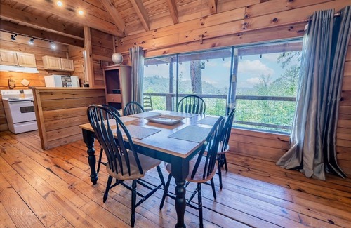Townsend Cabin | Hunter's Hideaway 2 Bedroom Cabin by RedAwning