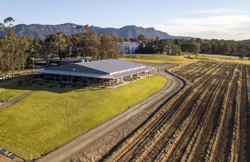 Pokolbin Resort | Hunter Valley Resort, Hunter Farm Adventure Centre & 4 Pines at the Farm