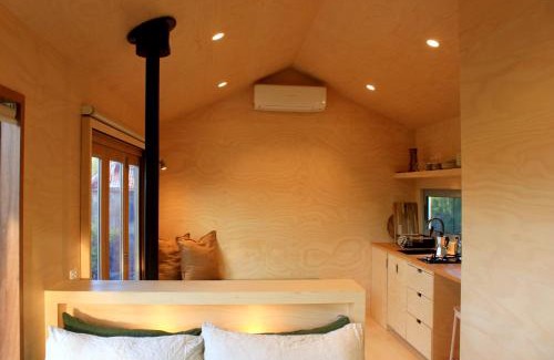 Pokolbin House | Hunter Valley Vineyard Cabin by Outpost