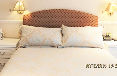 Southampton House | Hunters Lodge