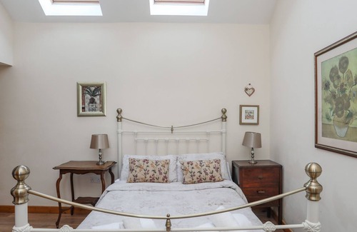 Bodorgan Cottage | HUNTERS LODGE, pet friendly, character holiday cottage in Llangefni