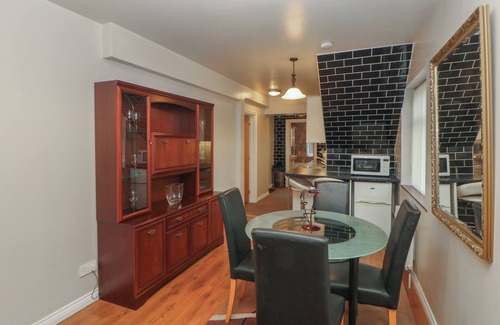 Stoke-on-Trent Cottage | Hunters Moon Annexe