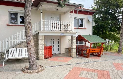 Balatonkeresztur House | Hunyadi Nyaraló