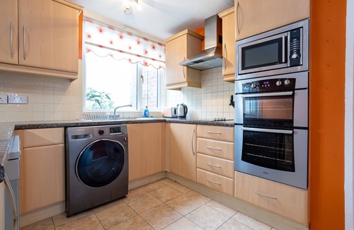 Cheadle House | Hurley House, 4 bedroom house near Manchester Airport