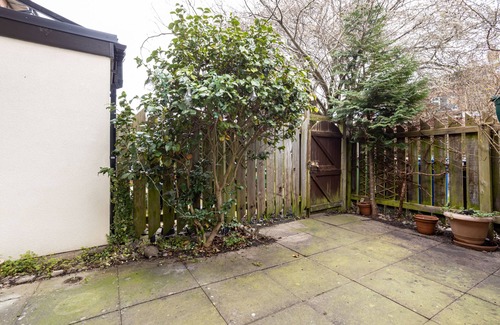 Cheadle House | Hurley House, 4 bedroom house near Manchester Airport