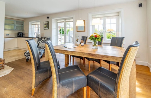 Morsum House | Hüs bi Koog 1 - Vacation under thatch for up to 5 people.