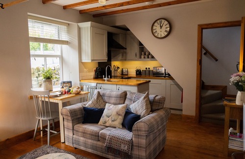 Barnard Castle Cottage | HUSH COTTAGE, with open fire in Middleton-In-Teesdale