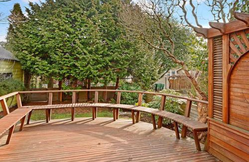 Seattle House | Husky Hideaway - 2 Bed 1 Bath Vacation home in Seattle