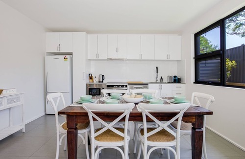 Huskisson Apartment | Husky Sands - Pet Friendly - 5 Mins Walk to Beach
