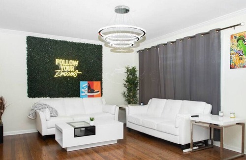 Collier Heights House | Hustle House of Atlanta