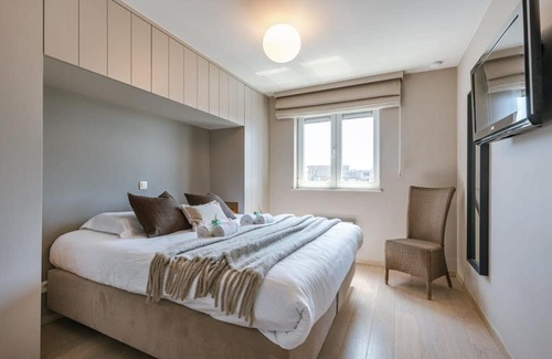 Bredene Apartment | Huswell - Bright apartment with parking near the beach