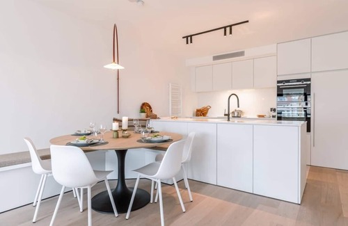 Knokke Apartment | Huswell - Renovated apartment with sea view and parking