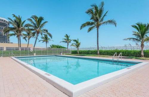 Hutchinson Island South House | Hutchinson Island BeachFront Heated Pool Balcony Top Floor Amazing View