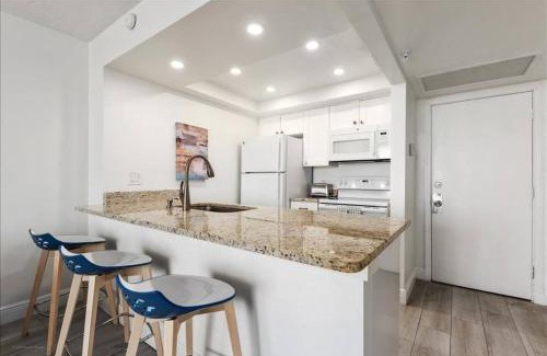 Hutchinson Island South House | Hutchinson Island BeachFront Heated Pool Balcony Top Floor Amazing View