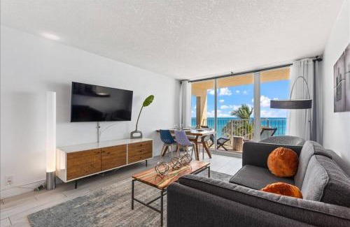Hutchinson Island South House | Hutchinson Island BeachFront Heated Pool Balcony Top Floor Amazing View