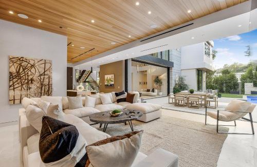 Beverly Hills Apartment | Hutton Villa