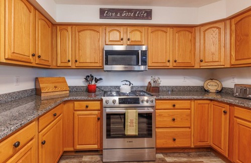 Jefferson Township House | HV Woodside, Baby Grand Piano