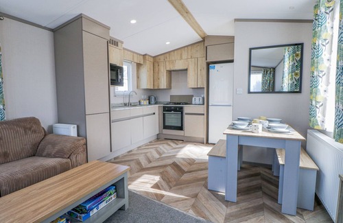 Bognor Regis Cottage | HW42, pet friendly, with pool in Bognor Regis