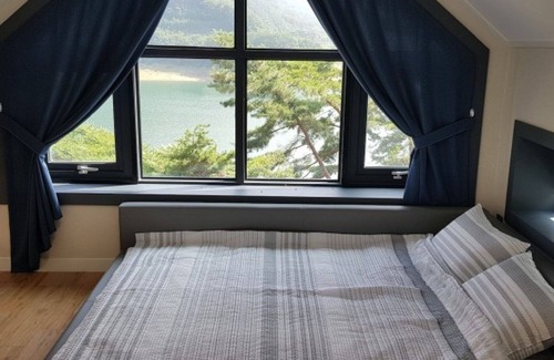 Hwacheon House | Hwacheon Pension AU