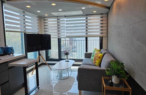 Hwagok-dong Apartment | Hwagok Station - Two room, Sunshine