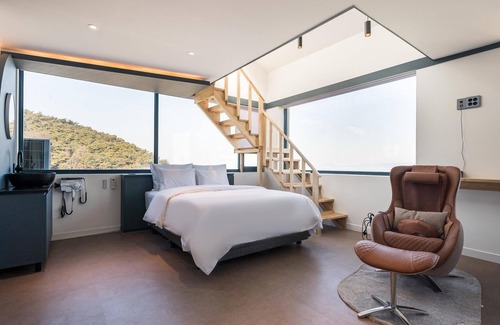 Hwaseong Hotel | Hwaseong Hotel Jebudo