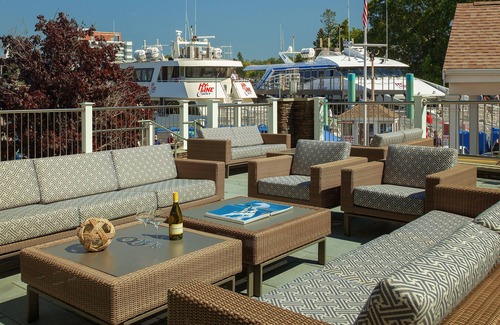 Hyannis Apartment | Hyannis Harbor Hotel - Harborside Tower King Harborfront Suite with Kitchen